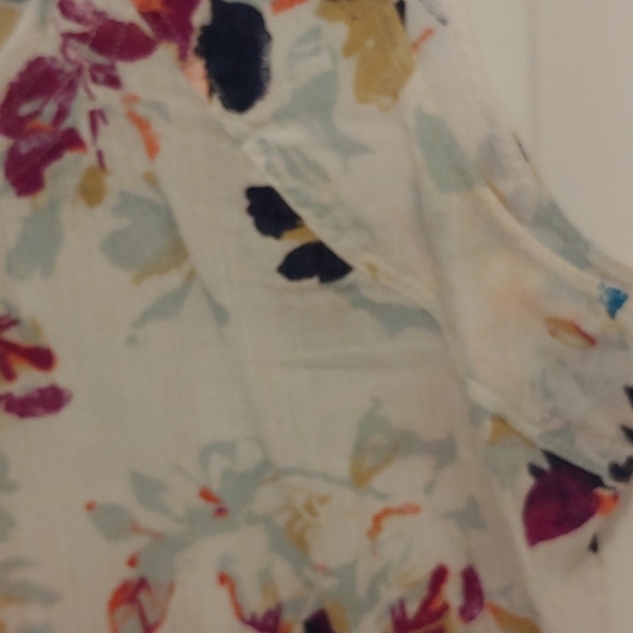 Eddie Bauer sleeveless white floral top🌹🌹 - Picture 3 of 3